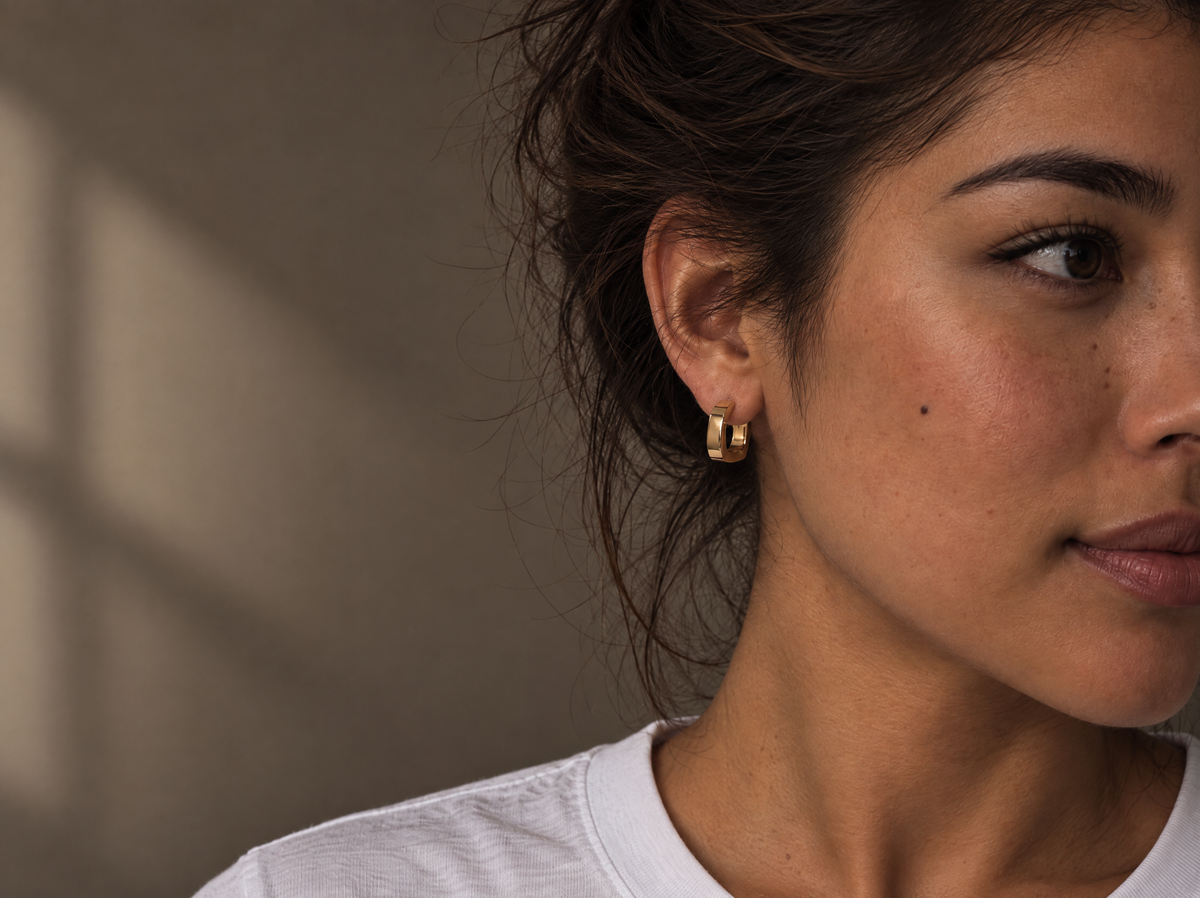 EMILY 18k gold square hoop earrings, worn, close