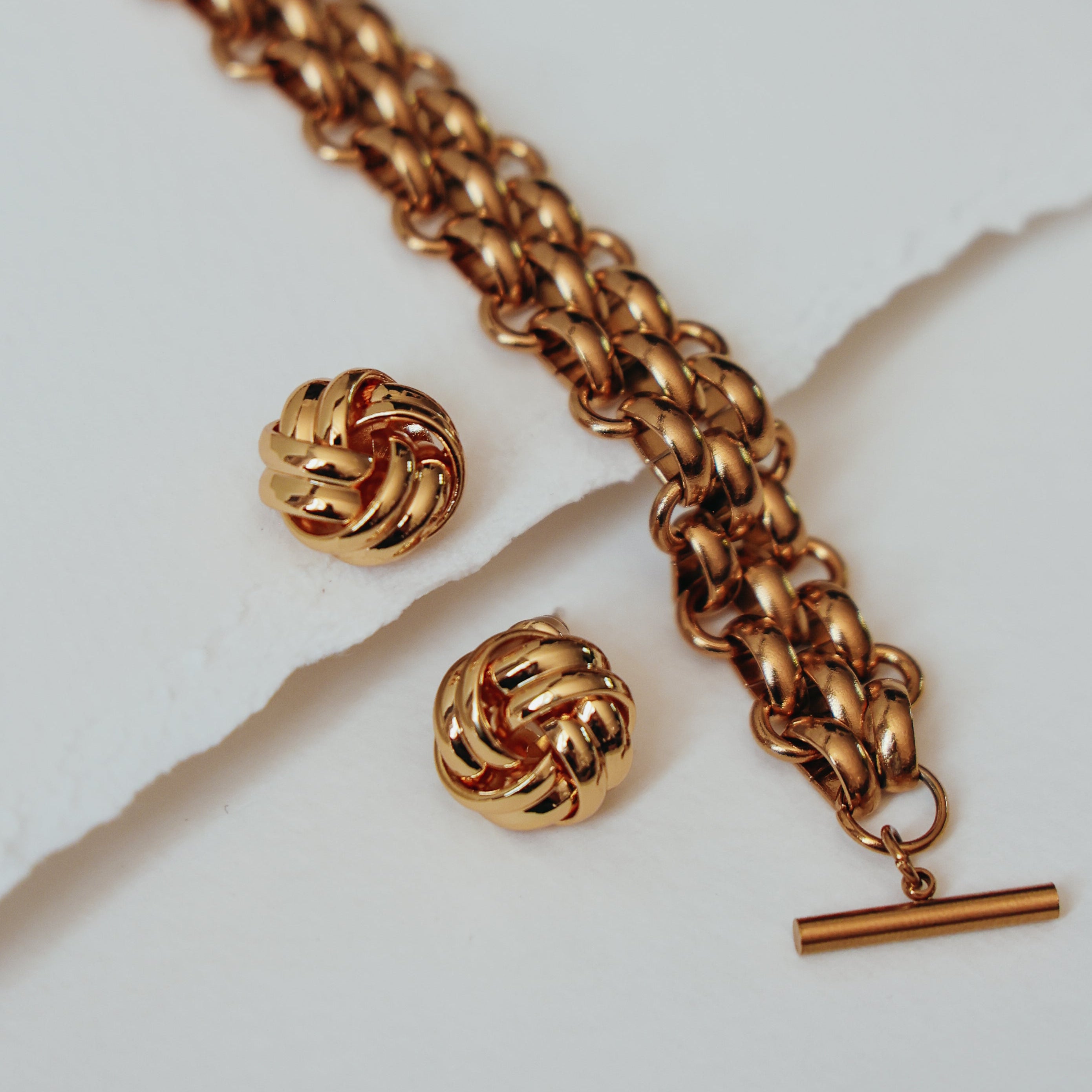 BEATRICE 18k gold knot stud earrings