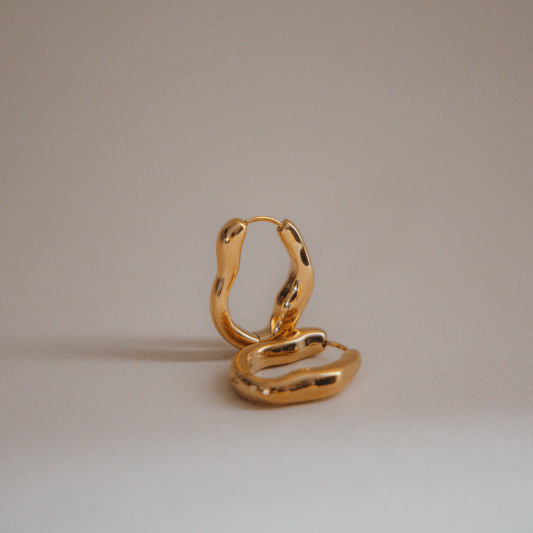 ALICE 18k gold wavy hoop earrings