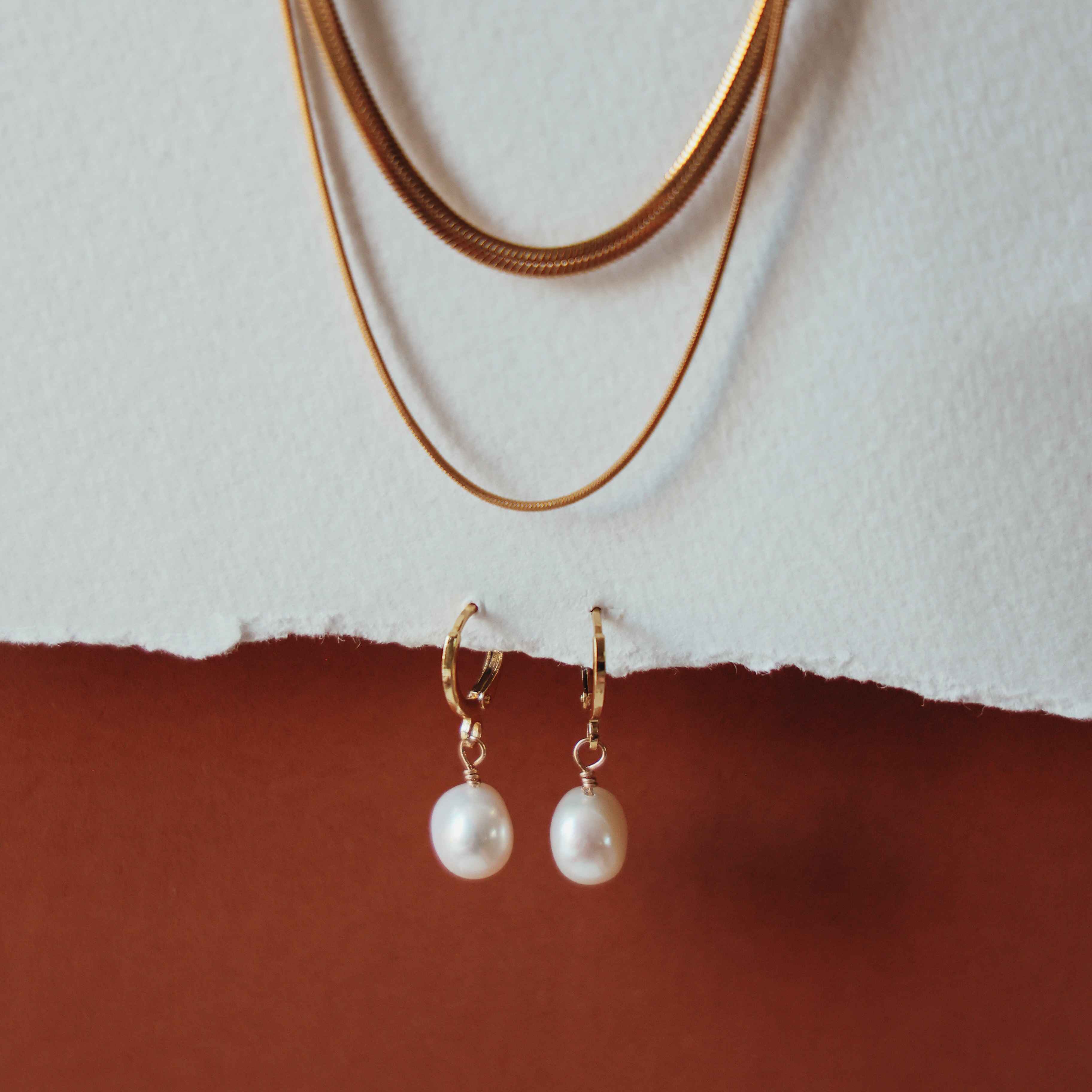 MOLLY 18k gold freshwater pearl earrings