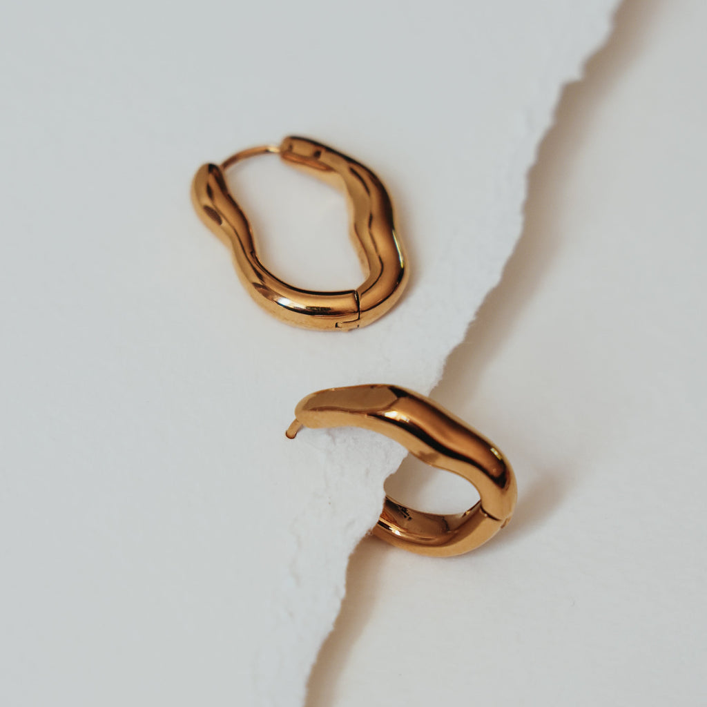 ALICE 18k gold wavy hoop earrings