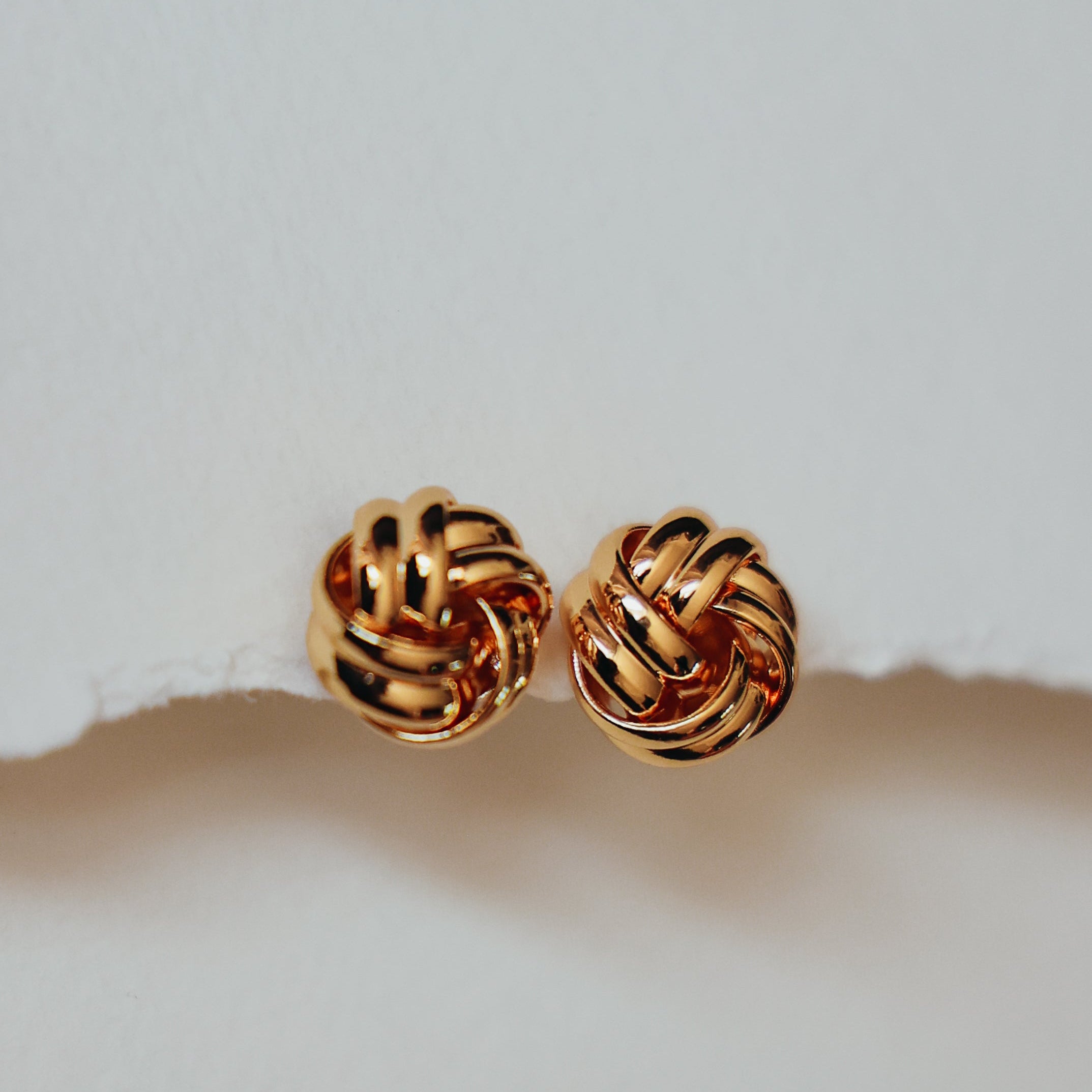 BEATRICE 18k gold knot stud earrings