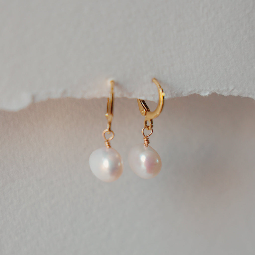 MOLLY 18k gold freshwater pearl earrings