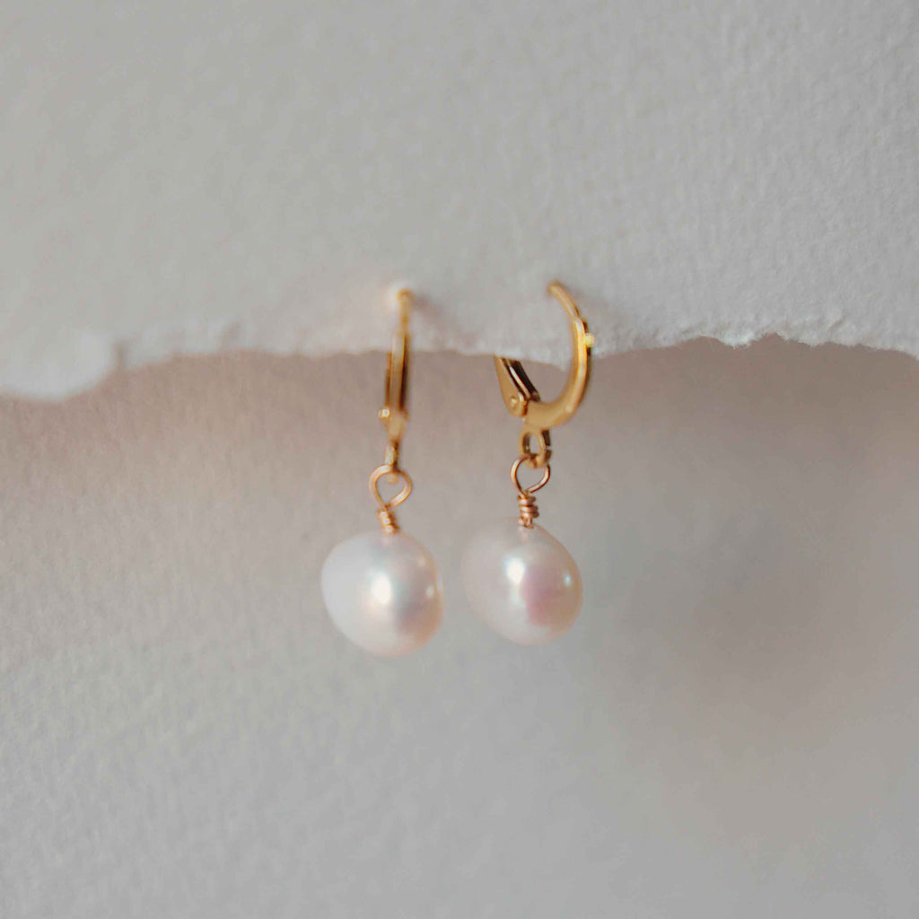 MOLLY 18k gold freshwater pearl earrings